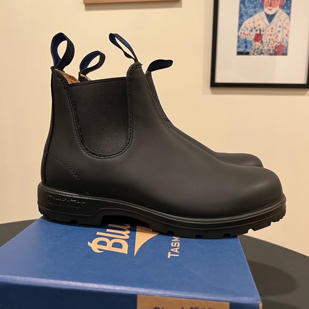NWT Black Thermal Blundstones (566)